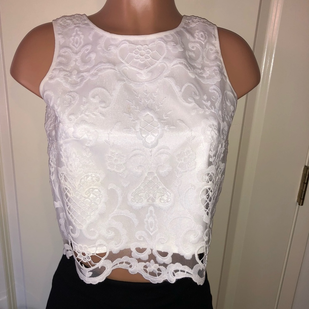Single brand White top lace detail